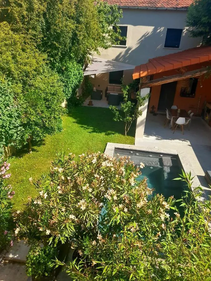 Mas De Ville Avec Piscine Dans Son Cocon De Verdure - Esprit Industriel location